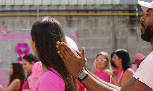 Semana começa com abertura da ‘Primavera Rosa’ em Volta Redonda